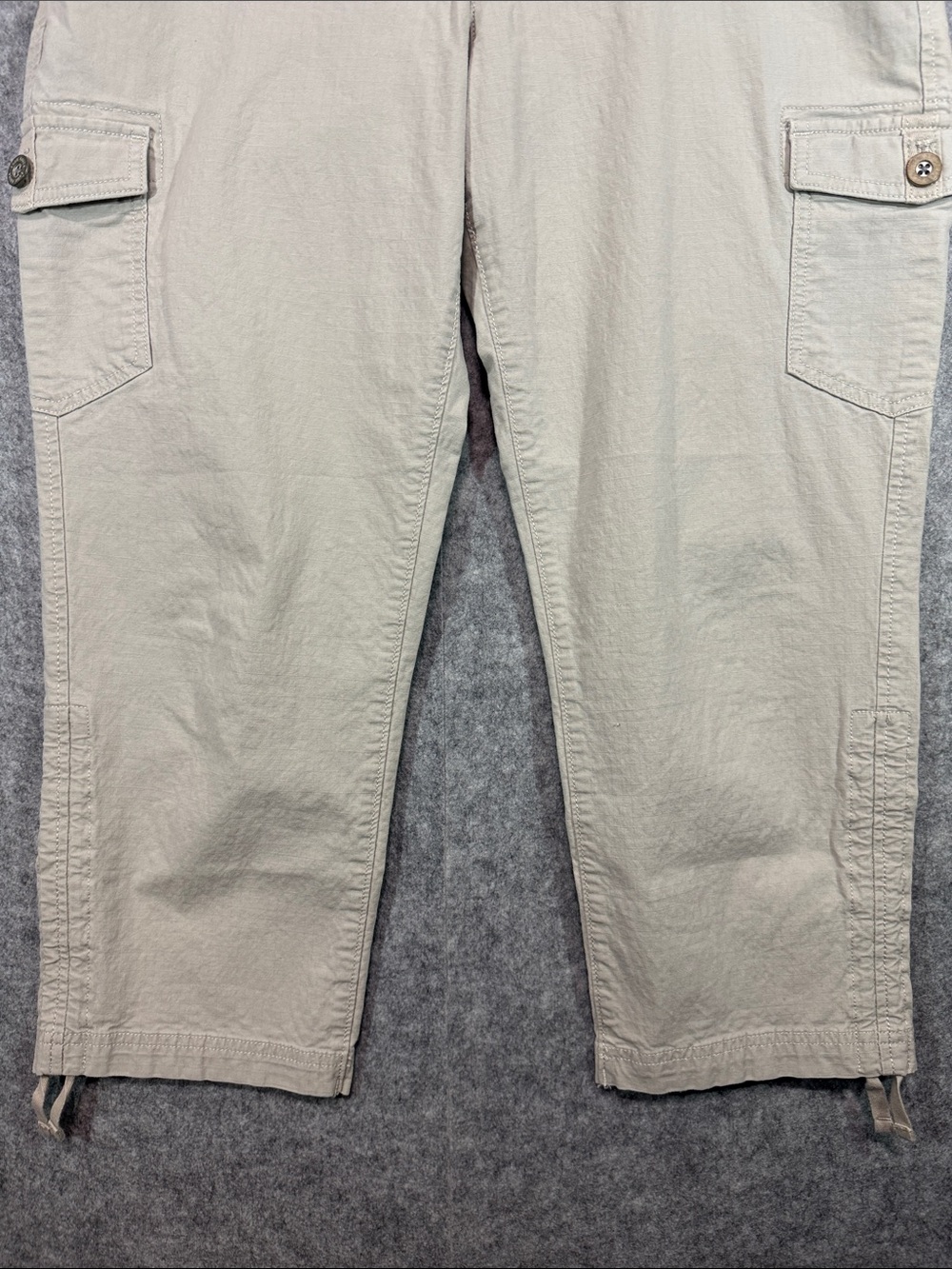Eddie Bauer Capri Cargo Pants - Womens 12 - Beige Outdoor Hiking Walking - Picture 4 of 11